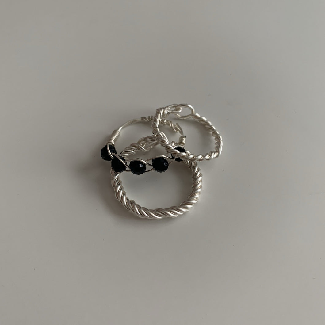 BLACK CRYSTAL SILVER. ring