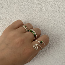 Load image into Gallery viewer, SNAKE GREEN CRYSTAL. ring set
