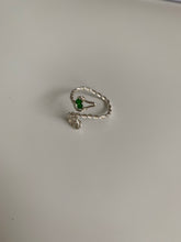 Load image into Gallery viewer, SNAKE GREEN CRYSTAL. ring set
